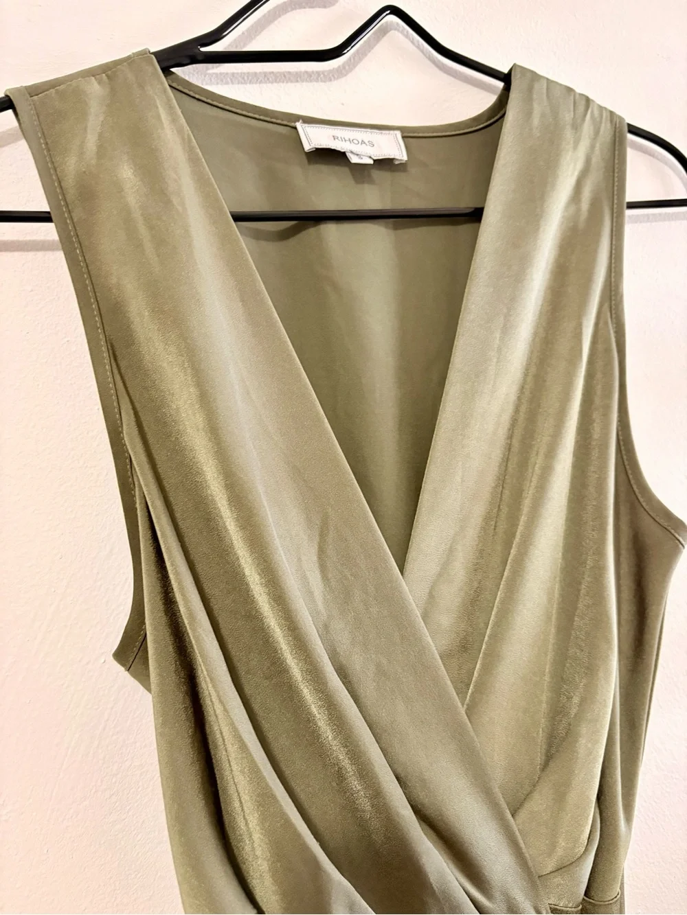 RIHOAS Olive Sleeveless Wrap Midi Dress - Picture 2 of 2